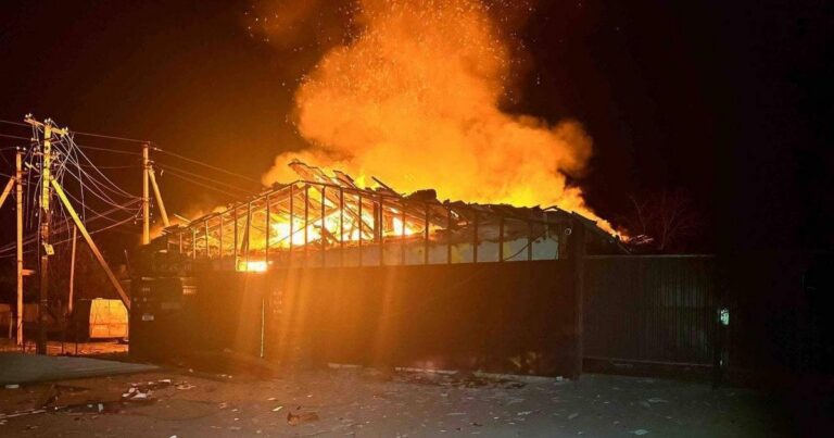 Атака на “Нову пошту” на Запоріжжі: згоріло відділення та понад 150 посилок