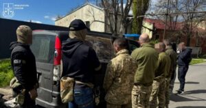 ГУЧНИЙ СКАНДАЛ В ОДЕСІ: БАНДА З ТЦК ВИКРАДАЛА ТА ВИМАГАЛА $30 ТИСЯЧ — ДЕТАЛІ СПЕЦОПЕРАЦІЇ