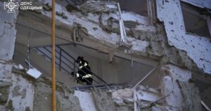 РФ вдарила по багатоповерхівці: будинок в руїнах, люди загинули у власних квартирах (фото)