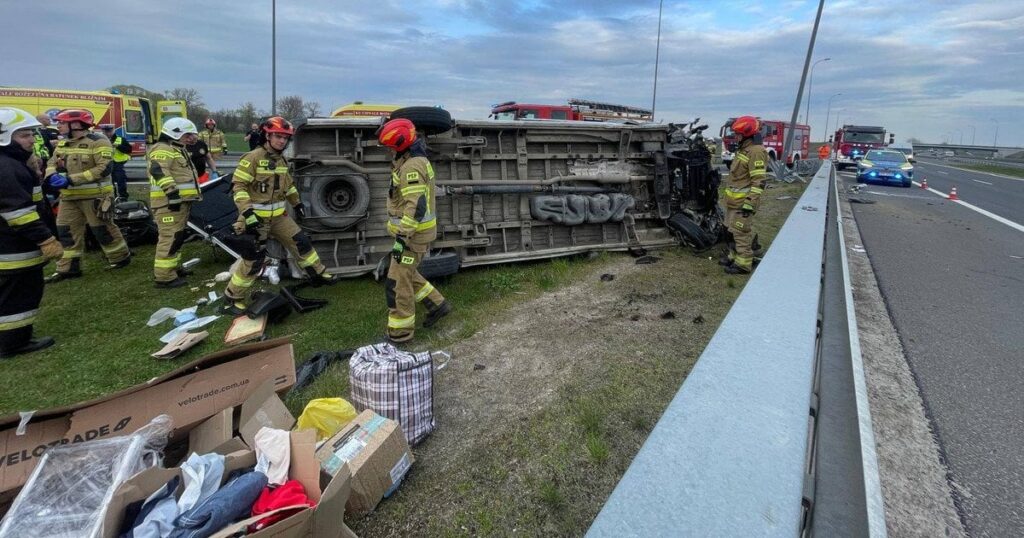 ДТП мікроавтобуса в Польщі — МЗС повідомило про стан постраждалих українців — Укрaїнa