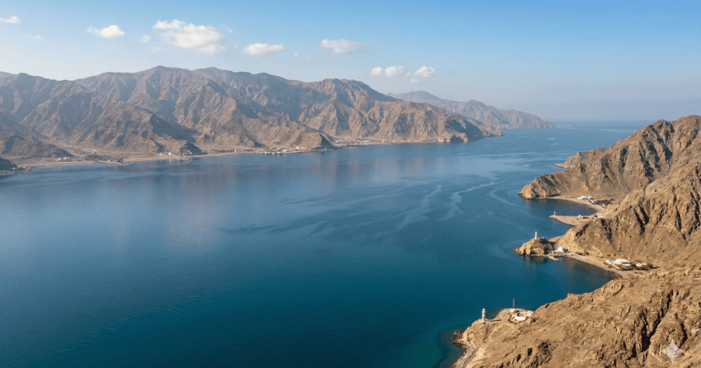 Діра в блокаді США: як іранські танкери знайшли таємний шлях через Ормузьку протоку Діра в блокаді США: як іранські танкери знайшли таємний шлях через Ормузьку протоку