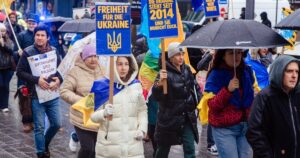 Чи дійсно українських чоловіків депортують з Німеччини: адвокат пояснив — Укрaїнa