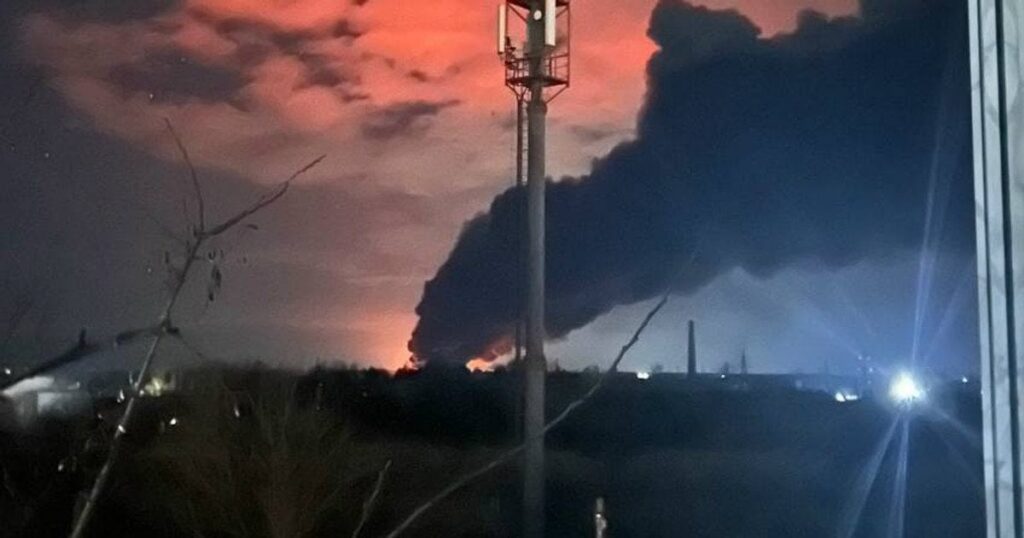 Вибухи у РФ та на окупованих територіях — пожежі у Гуково, Саранську та Перевальську: що відомо — Світ Вибухи у РФ та на окупованих територіях — пожежі у Гуково, Саранську та Перевальську: що відомо — Світ