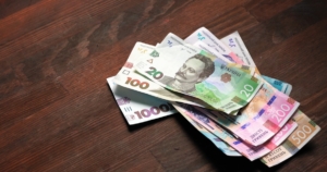 Гривні під прицілом: які банкноти найчастіше намагаються підробити в Україні?