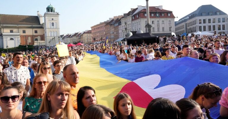 Обережно, Українці у Польщі! Дипломати попередили про небезпечну провокацію з грошима за участь!