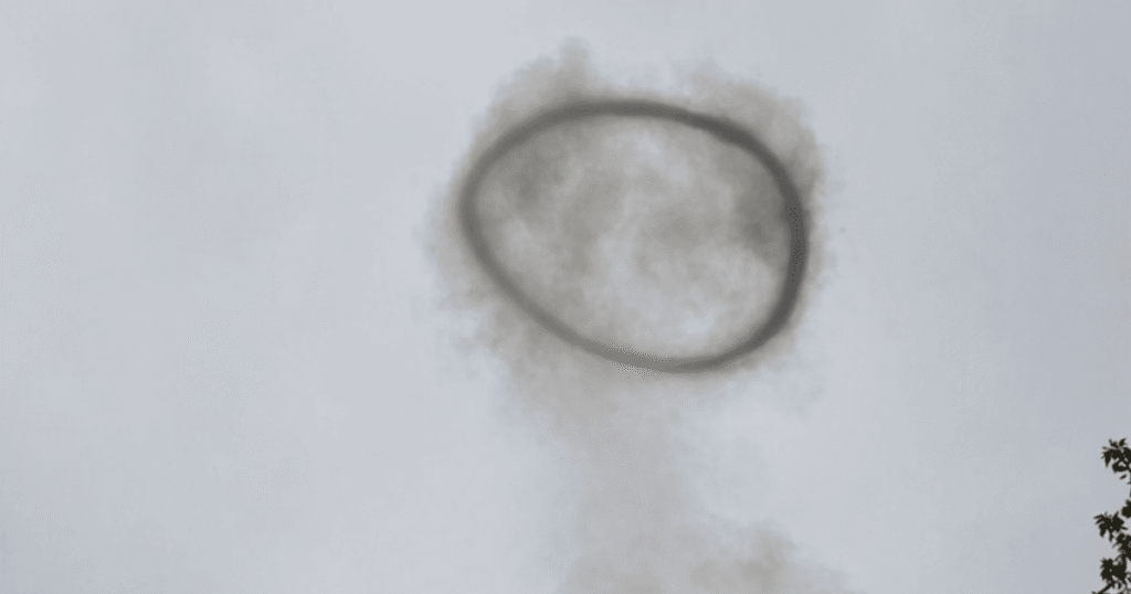 РФ вдарила по обласному центру України: після вибухів з’явився дивний дим