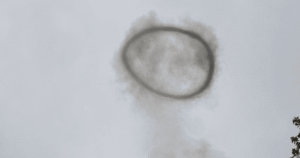 Запоріжжя під ударом: загадковий дим після вибухів викликає тривогу, загиблі та важливі новини для України