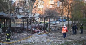 Запоріжжя під обстрілом: загинула жінка, знищено десятки авто