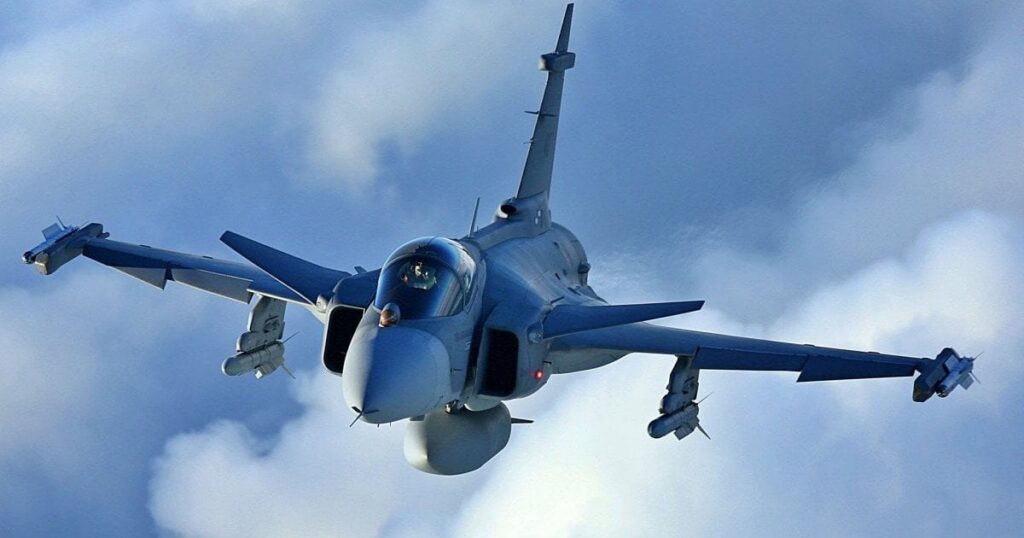 Винищувачі Gripen — експерт пояснив, як вони можуть зупинити удари КАБами — Укрaїнa