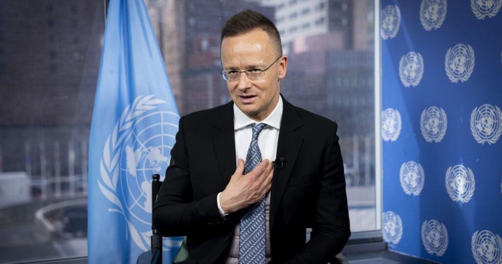 "Зеленський був зацікавлений": Сіярто звинуватив Київ у поразці Орбана на виборах