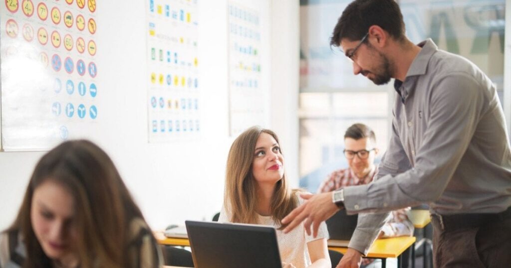 У столичному ліцеї звільнили вчителя через використання російської мови на уроках