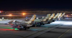 Ізраїль завдає масованих ударів по “Хезболлі” у Лівані: ескалація триває