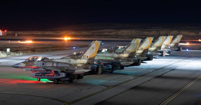 Ізраїль завдає масованих ударів по “Хезболлі” у Лівані: ескалація триває