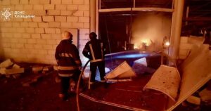 На Київщині після удару РФ спалахнула масштабна пожежа на підприємстві — подробиці (фото)