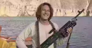 Турист з українським корінням залишив колу для найізольованішого племені: що йому "світить"