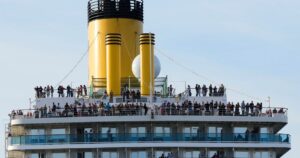 Моторошний вояж: екіпаж шикарного круїзного лайнера витягнув п’ять тіл з моря