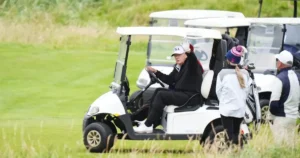 Напруження навколо Ормузької протоки: Трамп скликає екстрену нараду, а потім вирушає на поле для гольфу!