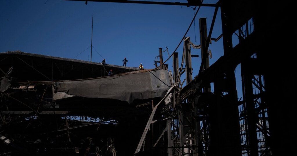 Після російської атаки одна з ТЕЦ зупинилася: велике місто без гарячої води