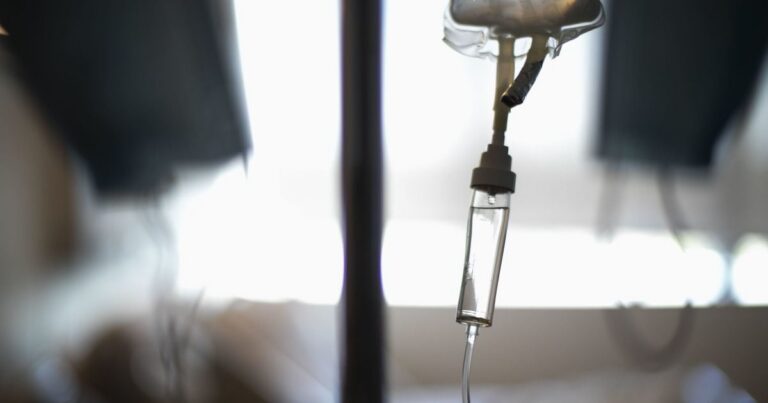 Весняна Небезпека: Як Звичайний Салат З Чемерицею Став Смертельною Пасткою для Львівської Сім’ї