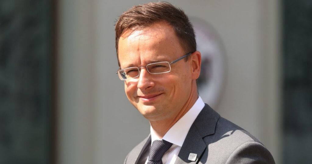 У Орбана влаштували істерику через злив розмови з Путіним: Сіярто "порвало" у прямому етері