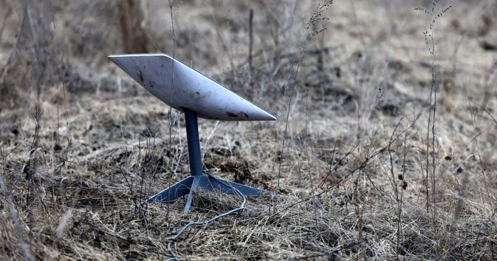 Росія продовжує використовувати Starlink на фронті попри блокування: як це працює