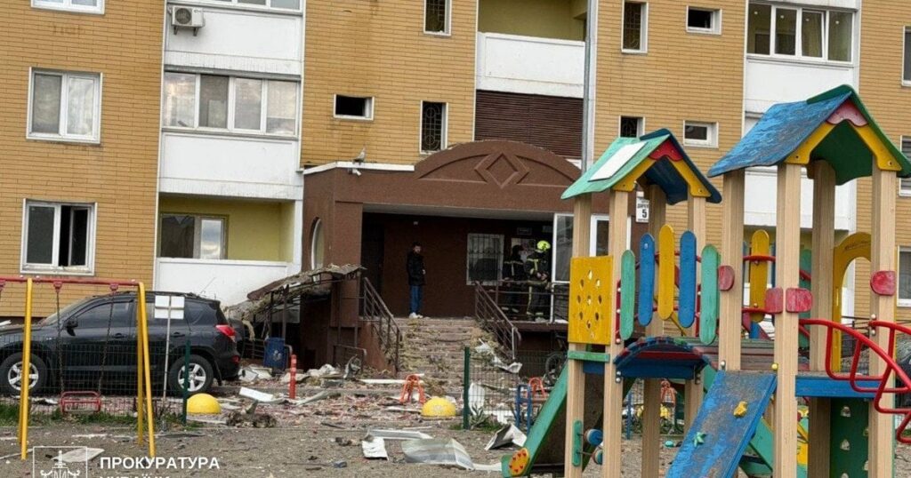 Росіяни у Києві вбили 4 людей, серед яких 12-річний хлопчик: що відбувається на місці обстрілів Росіяни у Києві вбили 4 людей, серед яких 12-річний хлопчик: що відбувається на місці обстрілів