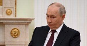 Рейтинг Путіна падає: невдоволення у Росії зростає, а влада закручує гайки!