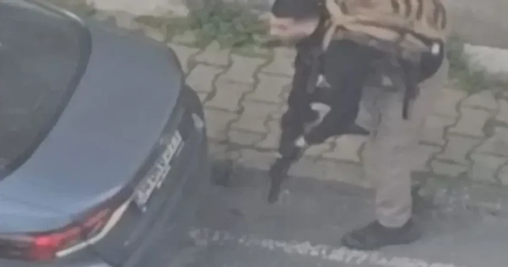 Теракт у Стамбулі: бойовики у камуфляжі намагалися штурмувати ізраїльське консульство Теракт у Стамбулі: бойовики у камуфляжі намагалися штурмувати ізраїльське консульство