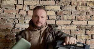 Росія цілеспрямовано атакувала будинок радника міністра оборони: Сергій “Флеш” Бескрестнов пережив смертельний замах дронами