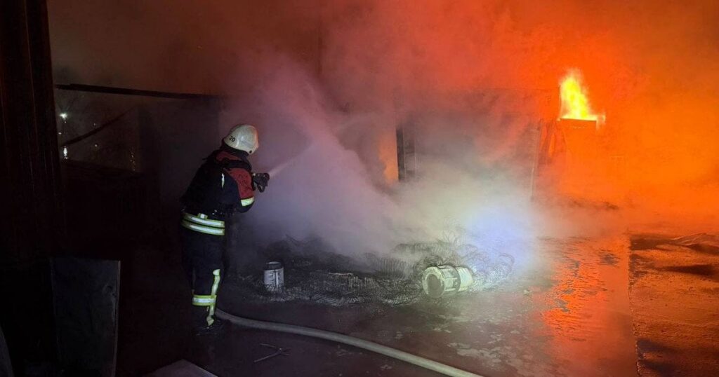 Російські дрони масовано атакували одну з областей: пожежі охопили заповідні території