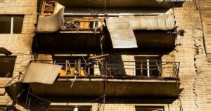 Дніпро в Серці Трагедії: Місто Захищається від Вогню, Діти Серед Постраждалих