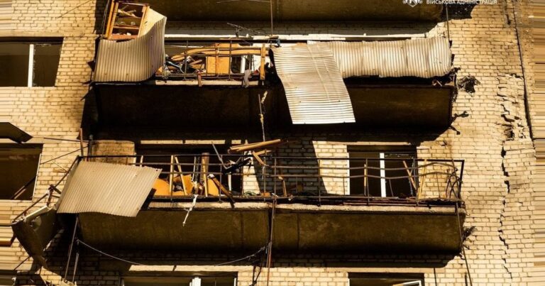 Дніпро в Серці Трагедії: Місто Захищається від Вогню, Діти Серед Постраждалих