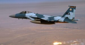 Цивільний літак опинився біля авіаносця США і був перехоплений - деталі, фото, відео — Світ