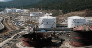 Успішні удари України по ключовій російській інфраструктурі: уражено нафтовий термінал та літак