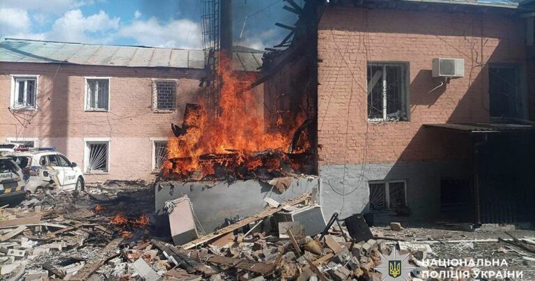Удар по Прилуках: Російські дрони атакували будівлю поліції, є поранений та руйнування