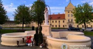 Шокуючий Вандалізм у Жовкві: Святиню Забруднили Кетчупом! Поліція Шукає Зловмисника