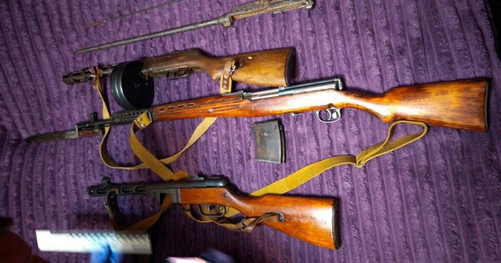 У Києві чоловік надсилав вогнепальну зброю з фронту замовникам поштою: що відомо (фото)