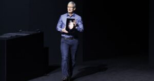 ЕПОХАЛЬНА ЗМІНА В APPLE: Тім Кук передає кермо, хто стане новим королем технологій?