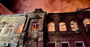 Страшний обстріл Дніпра: кількість загиблих знову зросла — що відбувається на місці ударів