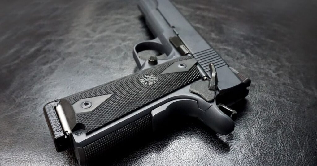 У Ніжині 12-річний хлопчик отримав поранення з предмета, схожого на пістолет — Укрaїнa