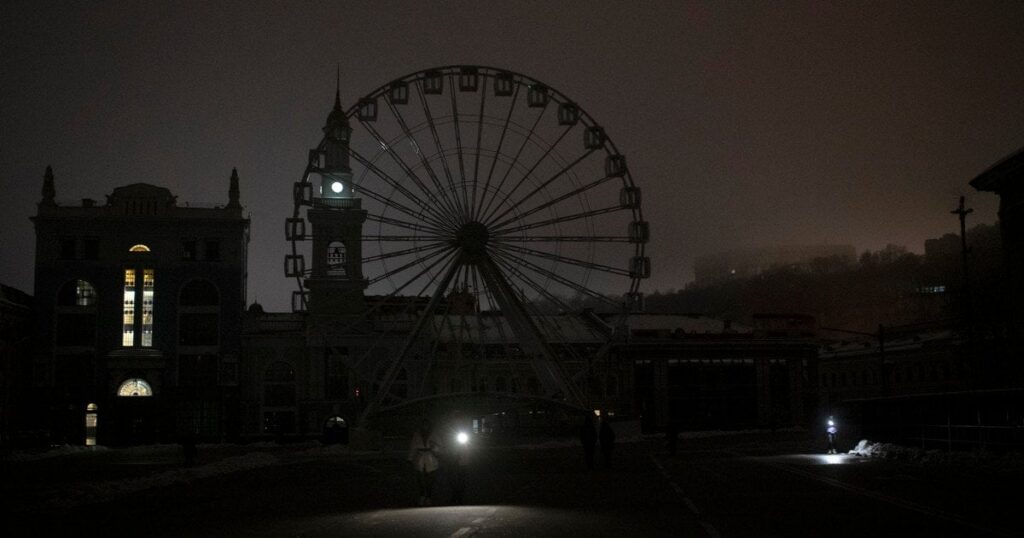 Київ без світла: "Укренерго" застосувало екстрені відключення