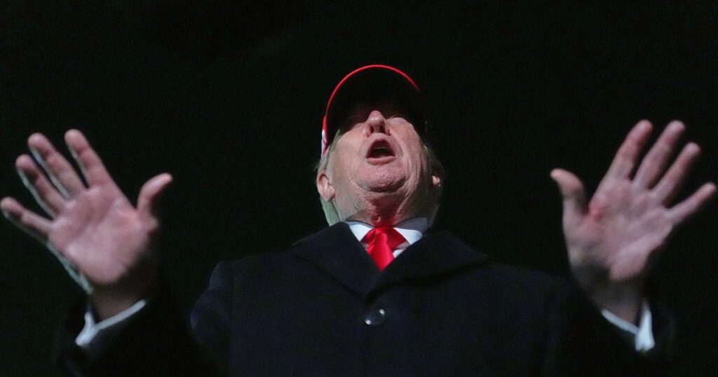 Трамп накинувся на Папу Римського з новими жорсткими звинуваченнями - деталі — Політика