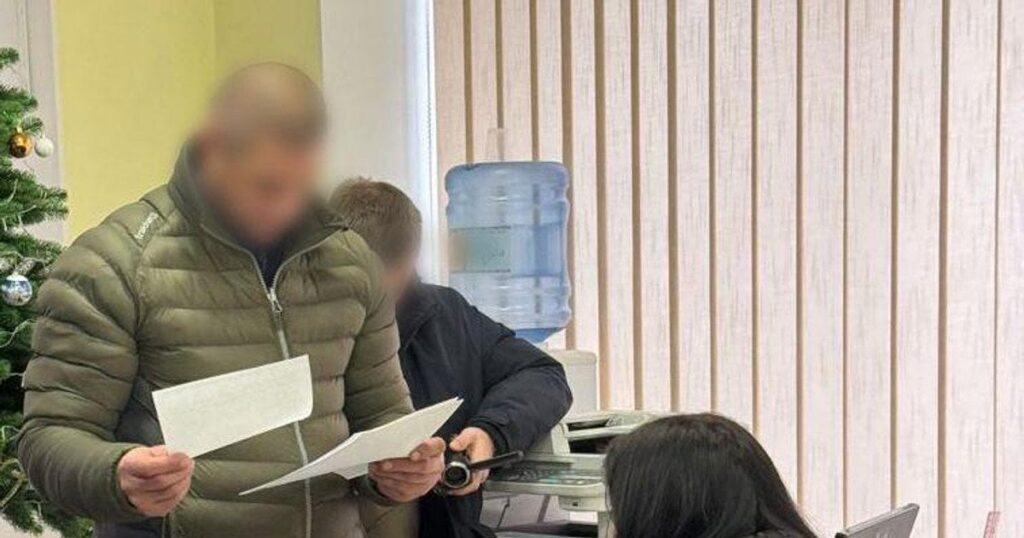 Гроші на крові онука: на Черкащині банкірка вкрала понад мільйон у бабусі загиблого героя. — Укрaїнa Гроші на крові онука: на Черкащині банкірка вкрала понад мільйон у бабусі загиблого героя. — Укрaїнa