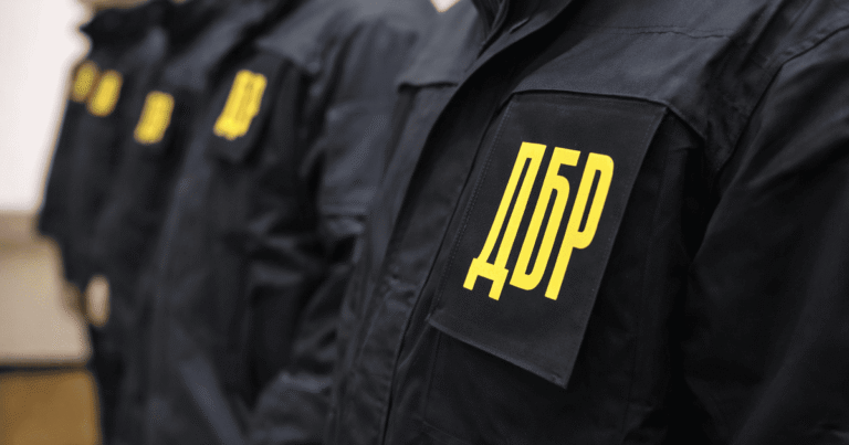 Гучна Справа на Закарпатті: Керівник ВЛК Впійманий на Хабарі з Півмільйоном Доларів!