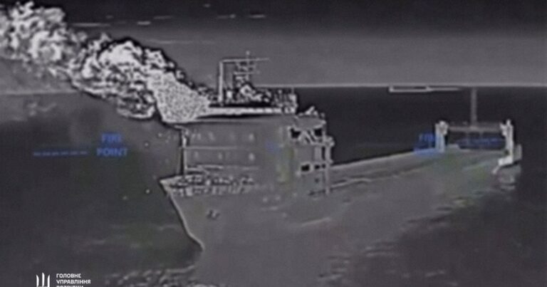 Останній російський пором у Керчі знищено: деталі успішної операції спецпризначенців ГУР