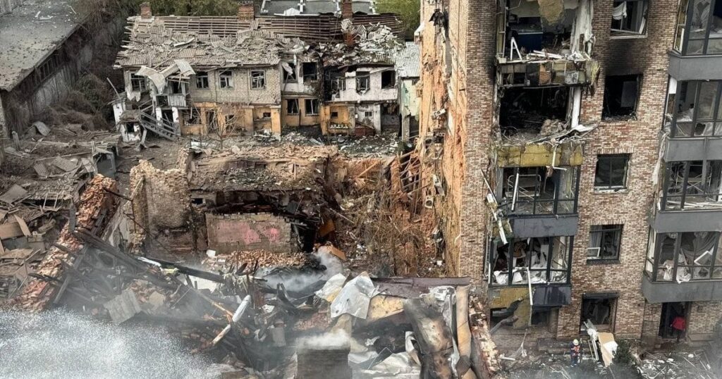 Росіяни вдарили по житлових кварталах: у Дніпрі зростає кількість загиблих