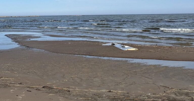 Знахідка на березі Естонії: морський уламок дрона викликає запитання