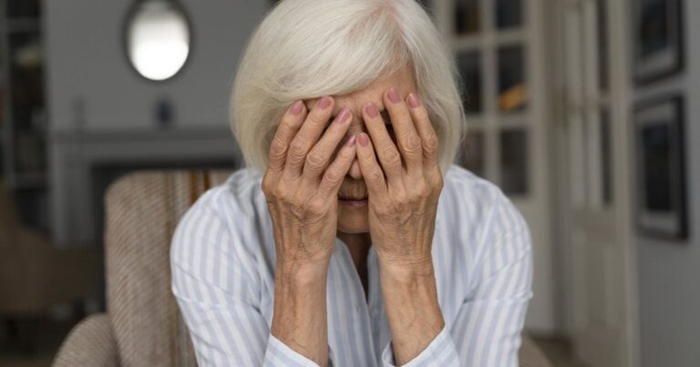 Бабуся-геймерка спричинила переполох: поліція вдерлася до оселі заради гри