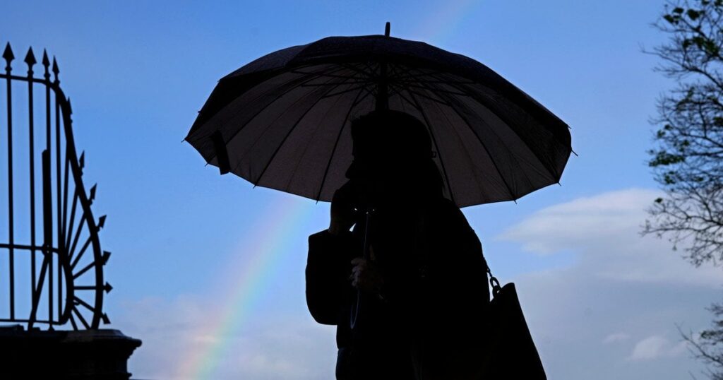 Штормовий вітер та дощ: де Україну накриє небезпечна погода