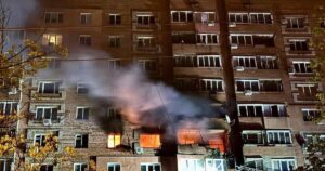 Дніпро під ворожим вогнем: БПЛА атакували місто, є поранені серед дітей